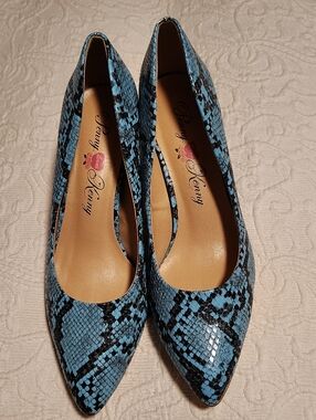 Penny Loves Kenny Blue Snake-Print Pointed Toe Pumps